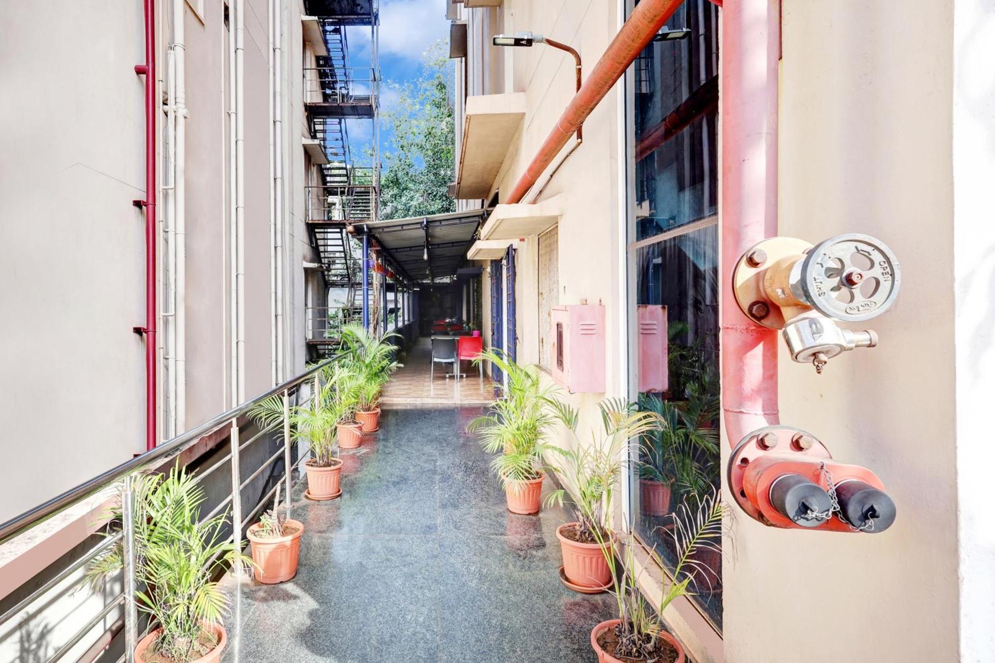 Super Collection O Dabagardens Near Beach Road Visakhapatnam Dış mekan fotoğraf
